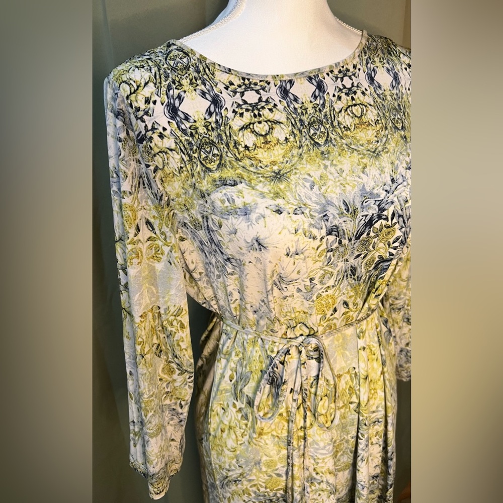 Classy & comfortable, Ivanka Trump dress.